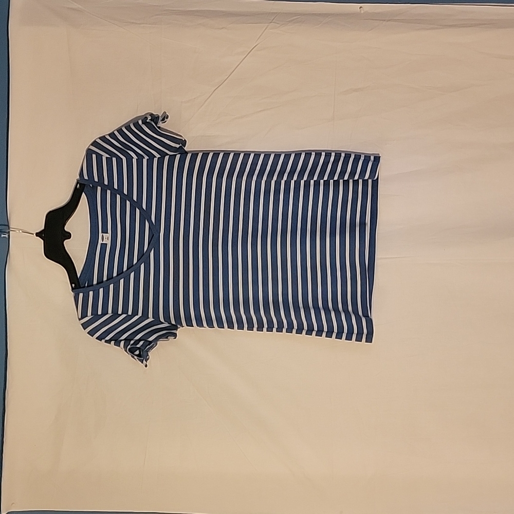 Old Navy size medium knit short sleeve shirt